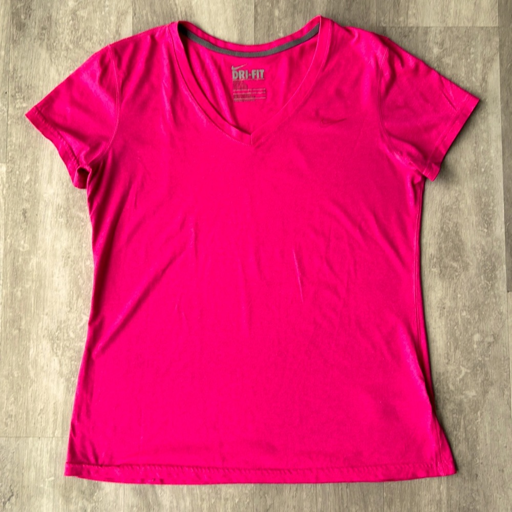 Nike Dri-Fit Regular Fit V-Neck Tee